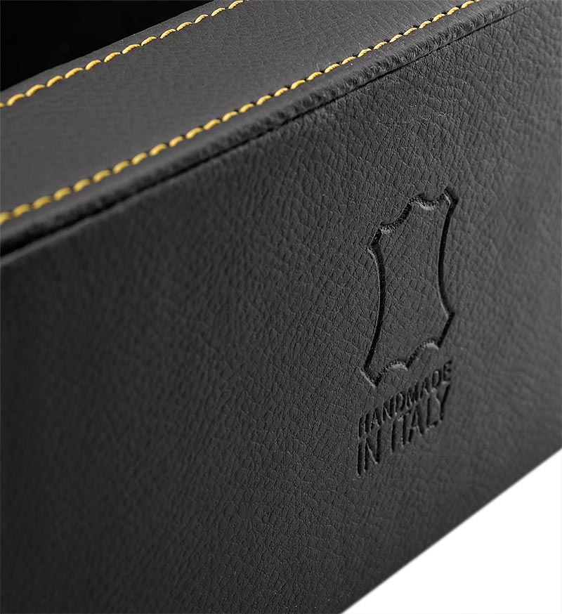 Dettaglio astuccio in pelle fatto a mano made in italy