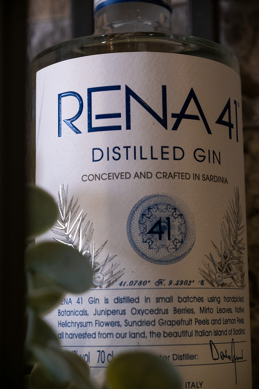 bottiglia di Gin Rena 41 distillato in Sardegna artigianalmente e venduto da Le delizie di Buono!
