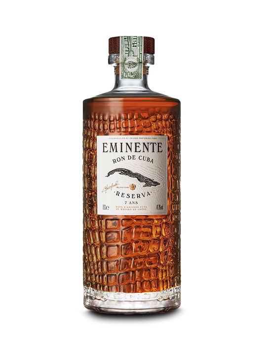 bottiglia di vetro modellata come pelle di coccodrillo, con rum eminente reserva di 7 anni venduto da Buono!