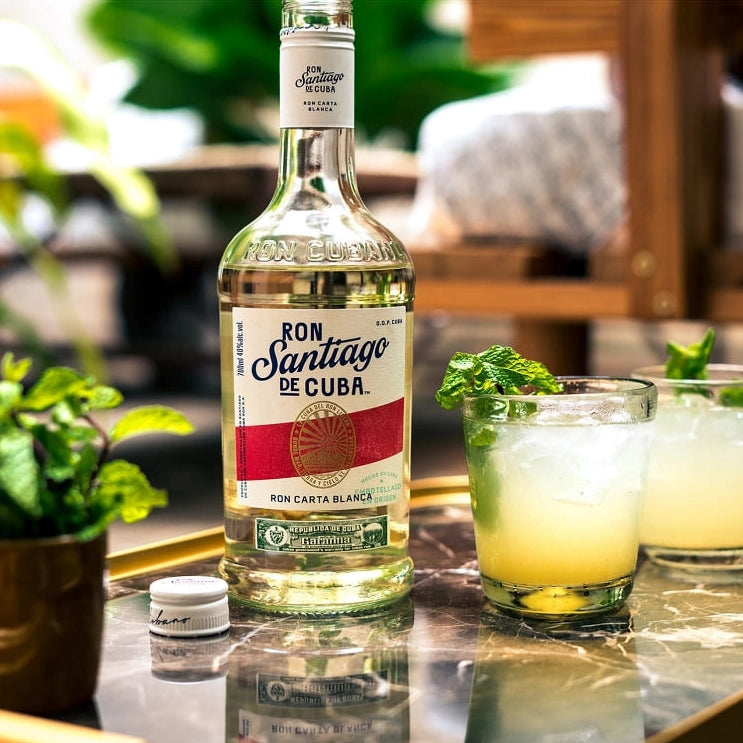bottiglia e cocktails di rum ron santiago de cuba carta blanca venduto da Buono!