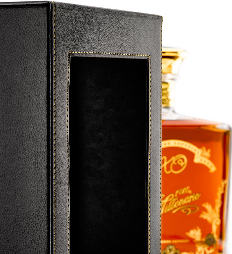 dettaglio astuccio in pelle di rum ron millonario xo venduto da Buono!