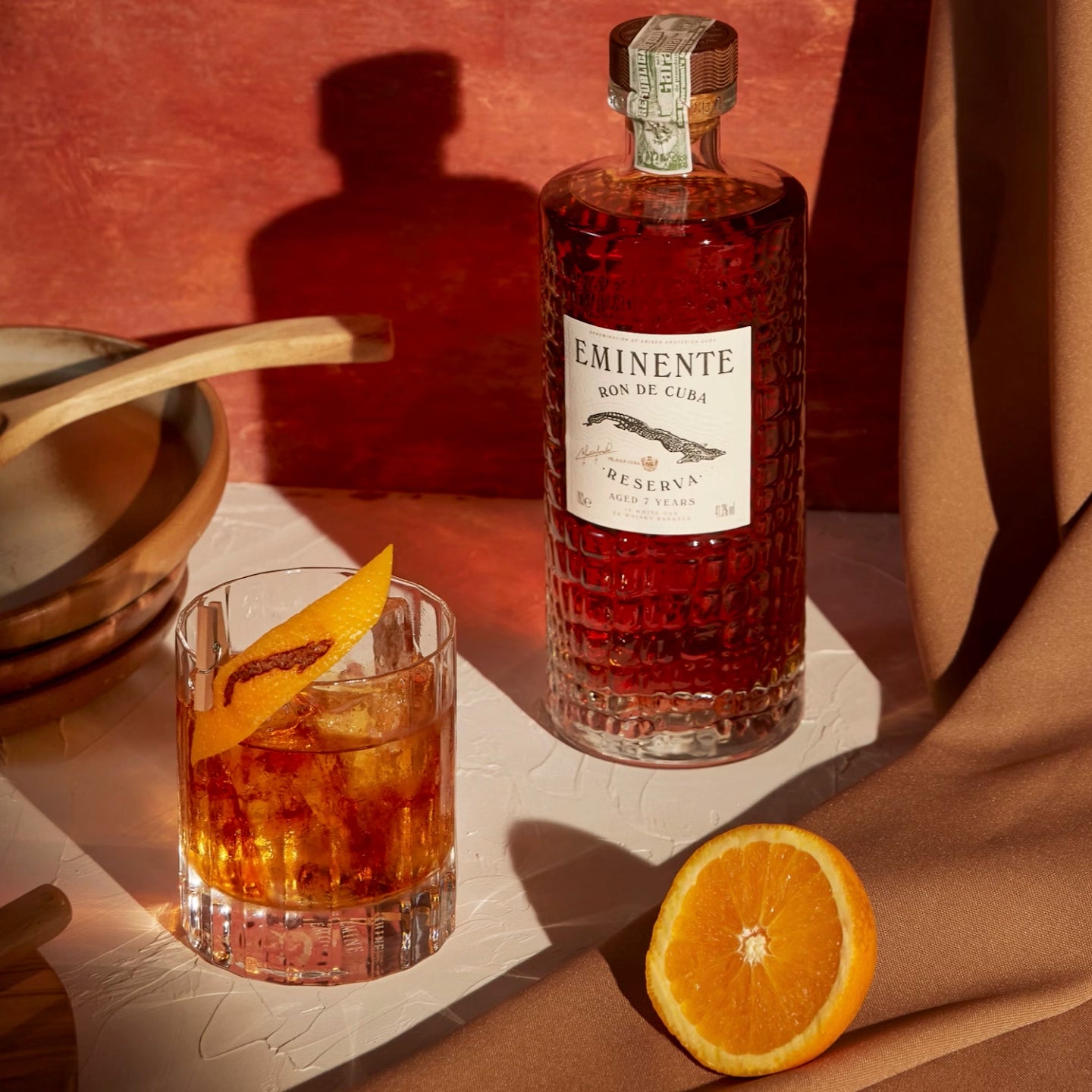 cocktail e bottiglia del rum cubano eminente reserva 7 anni venduto da BUono!