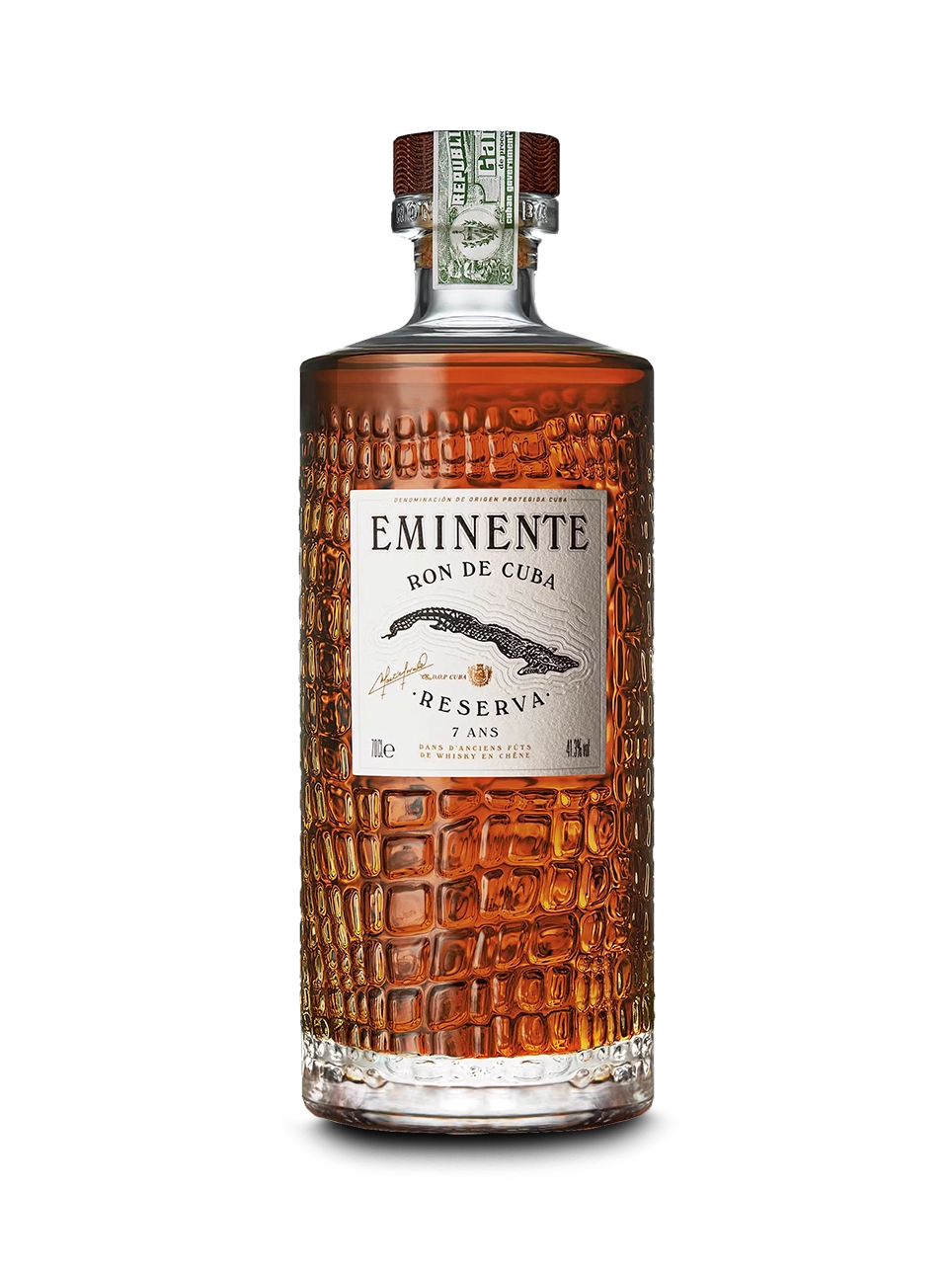 bottiglia di vetro modellata come pelle di coccodrillo, con rum eminente reserva di 7 anni venduto da Buono!